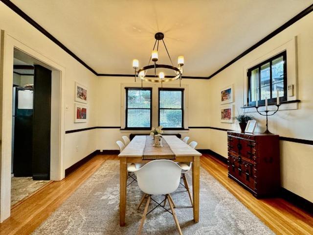 Spacious 3br With Movie Theater Holiday home Pittsburgh