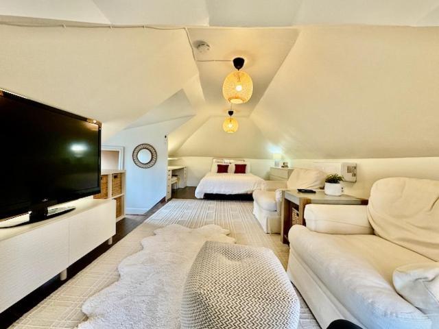 Spacious 3br With Movie Theater Holiday home